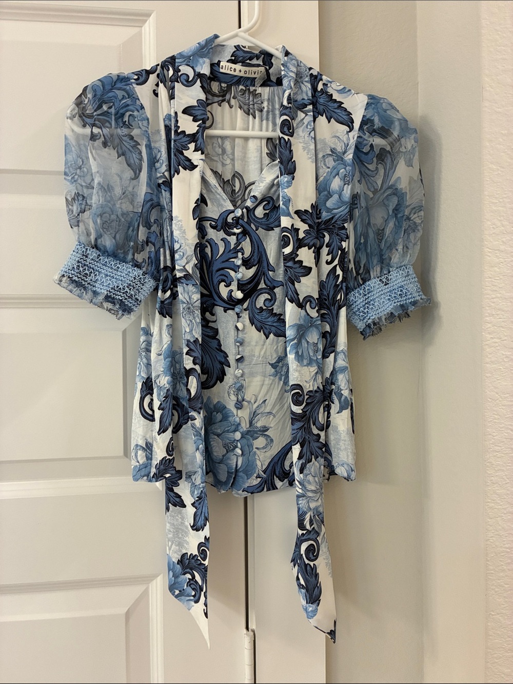 Alice + Olivia Blue and White Floral Tie-Neck Puff Sleeve Blouse